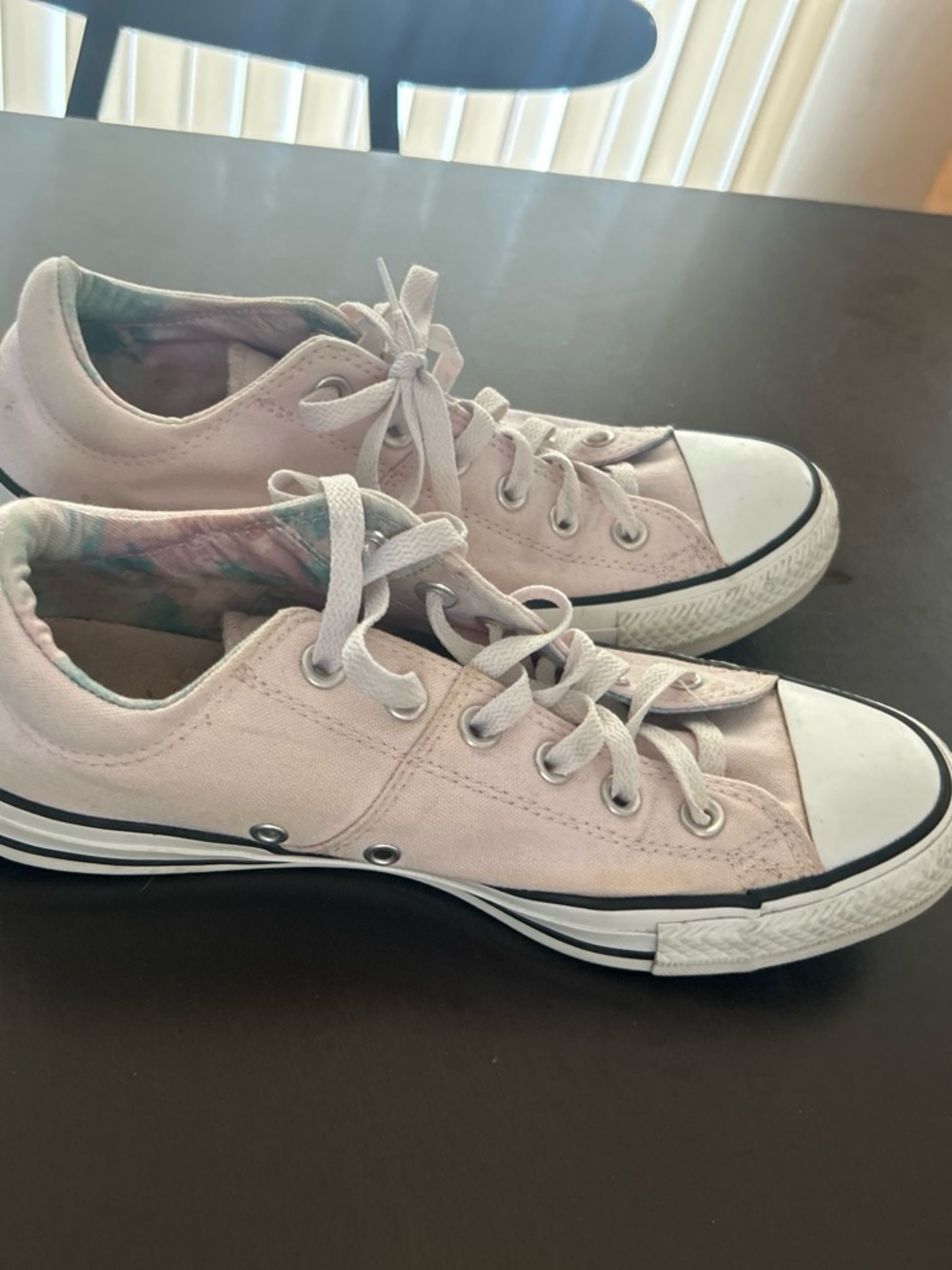 Classic Low-Top Converses Sneakers in Light Pink